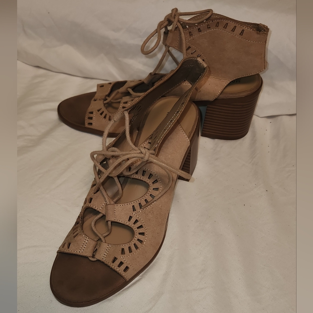 Mossimo size 9.5 lace-up sandals